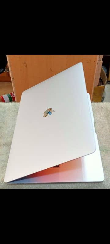 MacBook Pro 2019 16 Inch Core i9 32GB / 64GB Ram 4GB / 8GB Graphics 15