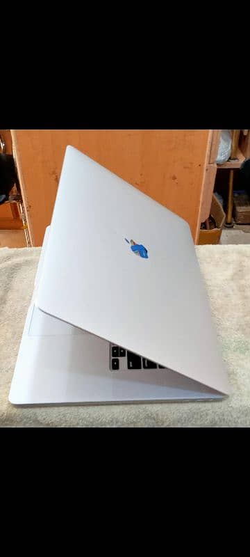 MacBook Pro 2019 16 Inch Core i9 32GB / 64GB Ram 4GB / 8GB Graphics 19