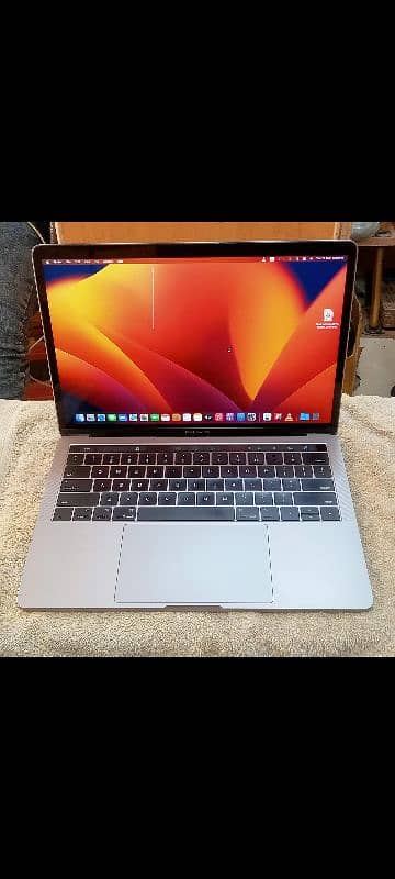 MacBook Pro 2016 & 2017 Core i5 8GB / 16GB Ram 256GB / 512GB Storage 4