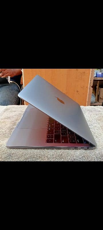 MacBook Pro 2016 & 2017 Core i5 8GB / 16GB Ram 256GB / 512GB Storage 5