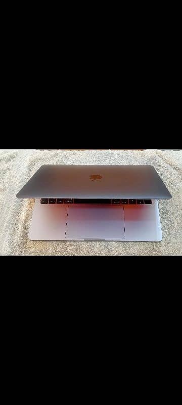 MacBook Pro 2016 & 2017 Core i5 8GB / 16GB Ram 256GB / 512GB Storage 6