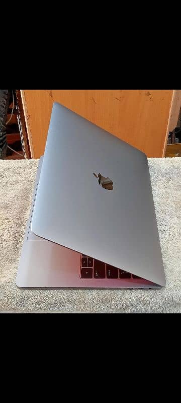 MacBook Pro 2016 & 2017 Core i5 8GB / 16GB Ram 256GB / 512GB Storage 9