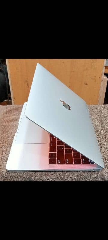 MacBook Pro 2016 & 2017 Core i5 8GB / 16GB Ram 256GB / 512GB Storage 14