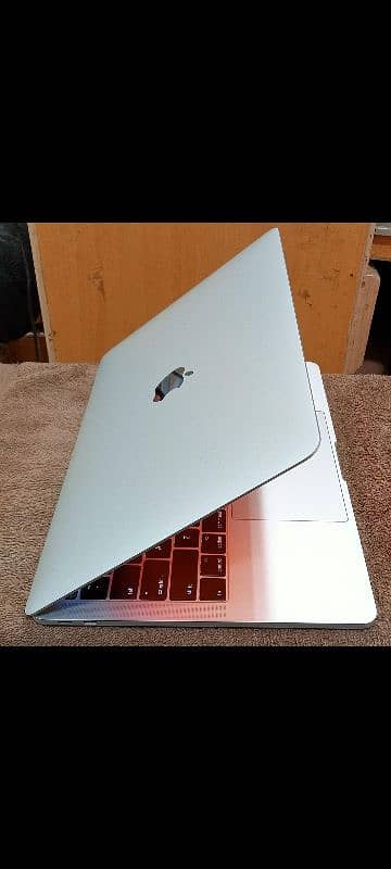 MacBook Pro 2016 & 2017 Core i5 8GB / 16GB Ram 256GB / 512GB Storage 16