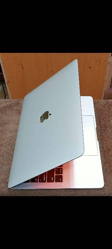 MacBook Pro 2016 & 2017 Core i5 8GB / 16GB Ram 256GB / 512GB Storage 17