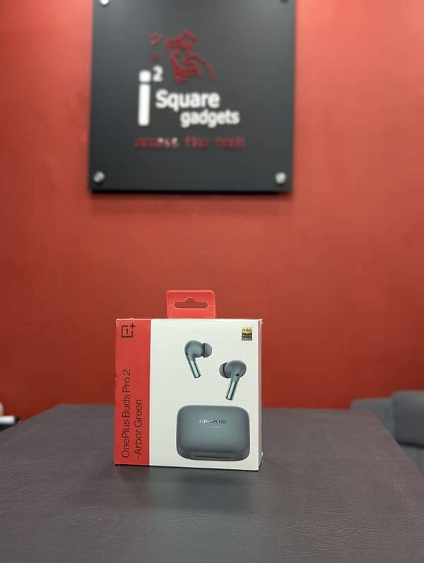 OnePlus Watch 2 and OnePlus Buds 2