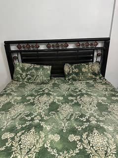 Queen size bed with mattress