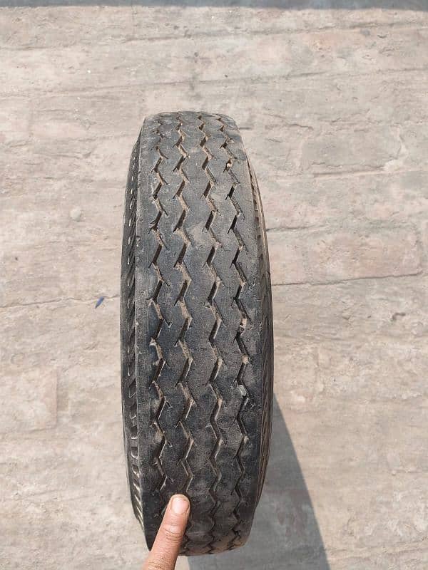 Pickup Stepney tyre 3