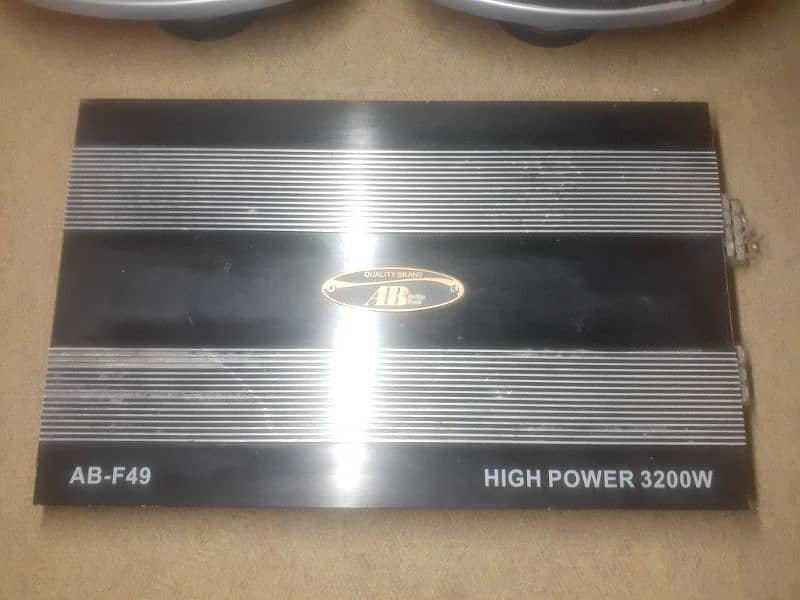Car amplifier with pioneer speakers 1