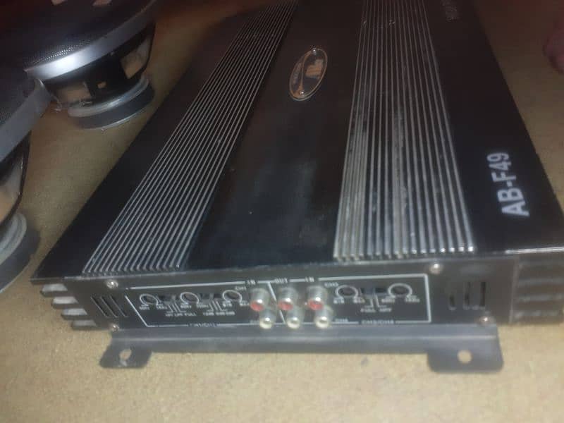 Car amplifier with pioneer speakers 2