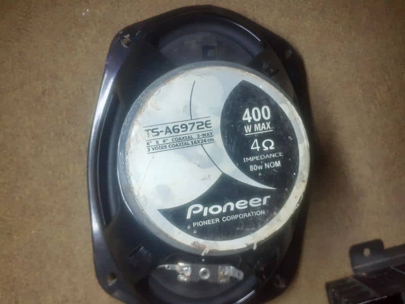 Car amplifier with pioneer speakers 5