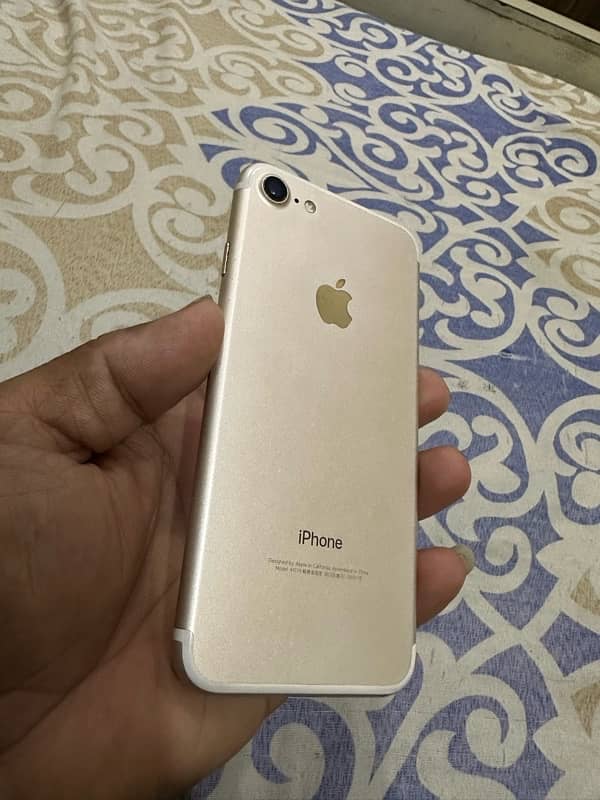 Iphone 7 PTA Approved 32GB golden 3