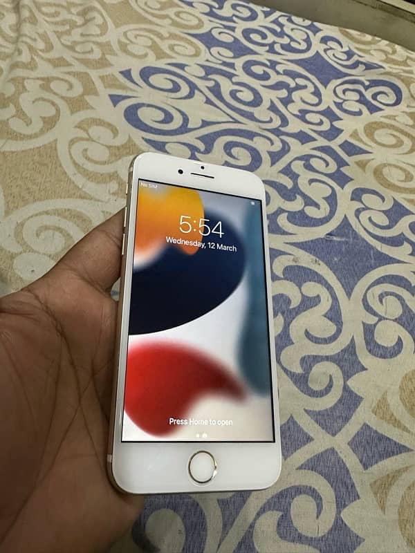 Iphone 7 PTA Approved 32GB golden 5