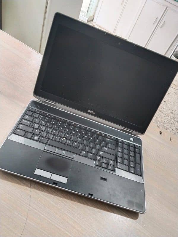 Dell latitude E6530 9