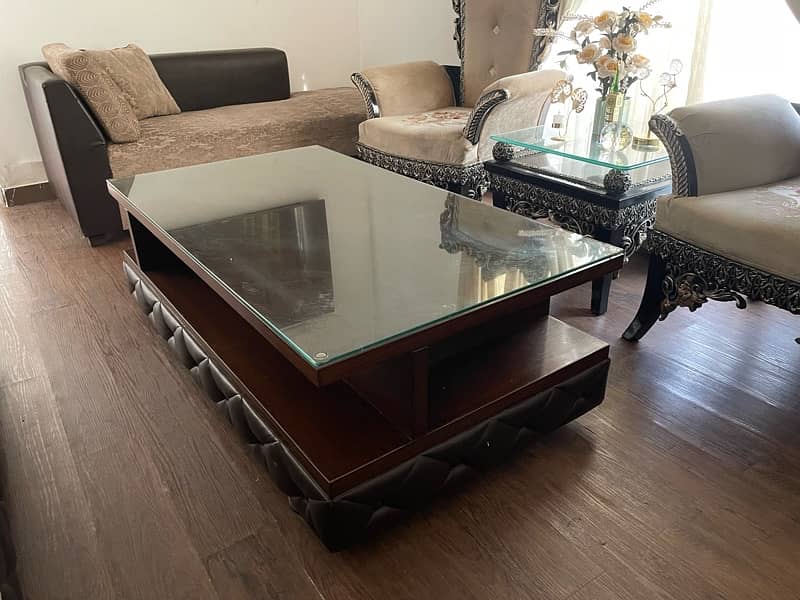 center table for tv - lounges etc condition 10/10 1