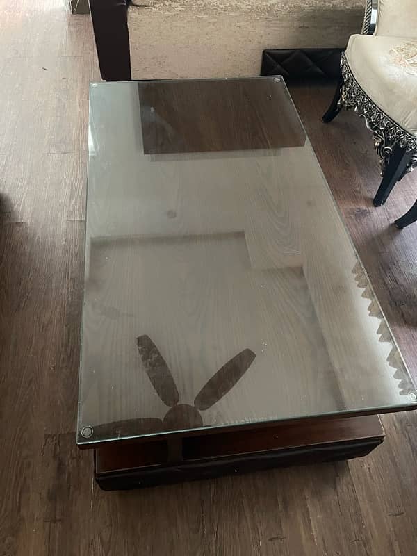 center table for tv - lounges etc condition 10/10 2