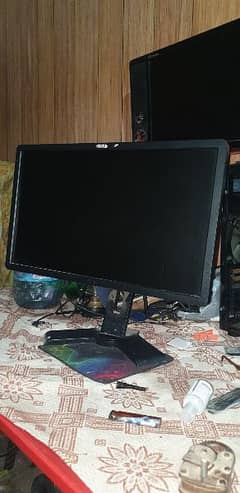 Dell 23 Inch Monitor urgent sale 0 3 2 1 6 7 6 5 6 1 5