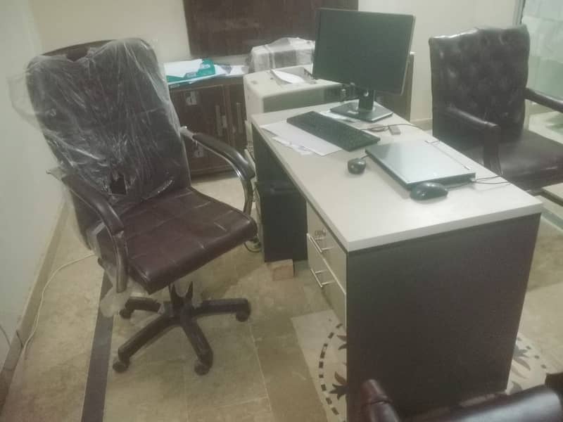 Office Furniture Bilkul New hai just 3 month used hai 3