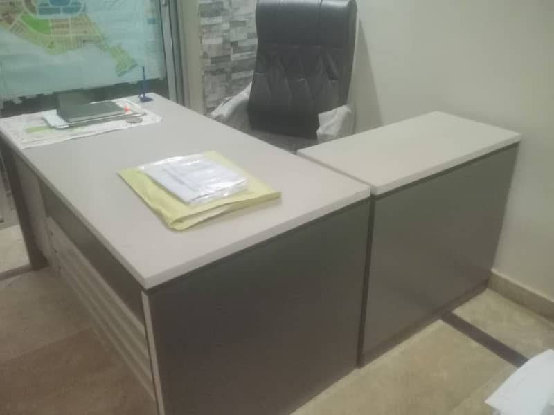 Office Furniture Bilkul New hai just 3 month used hai 4