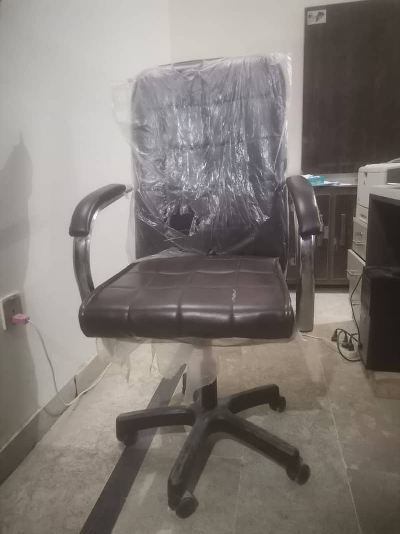 Office Furniture Bilkul New hai just 3 month used hai 12