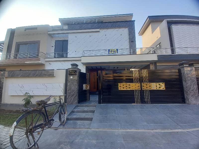 Grey Structure 5 Marla House Available In Central Park - Block BB For sale 4