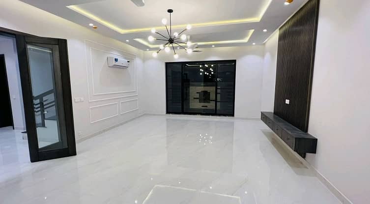 A 1 Kanal House In Lahore Is On The Market For Sale 2