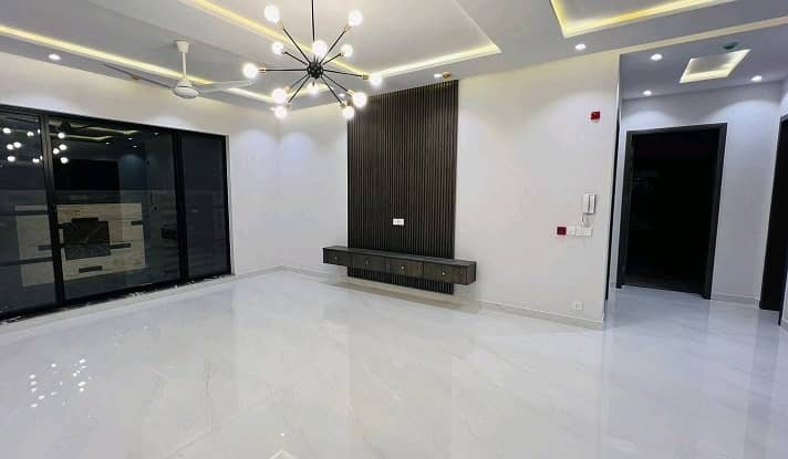 A 1 Kanal House In Lahore Is On The Market For Sale 3