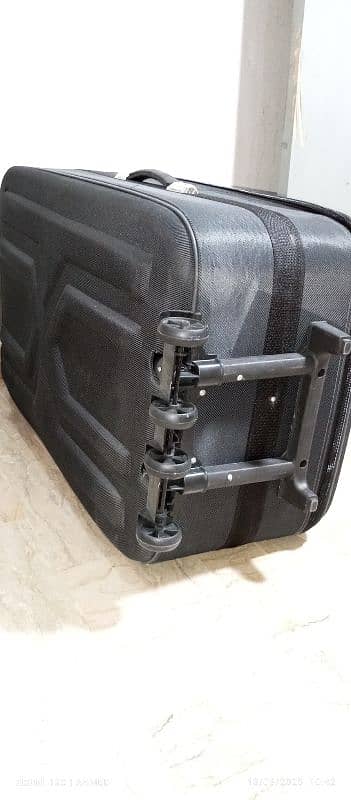 luggage bag/ suitcase band new 2