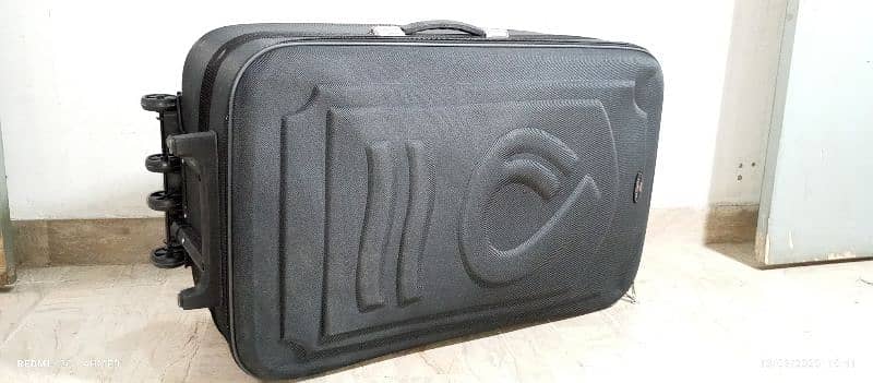 luggage bag/ suitcase band new 3