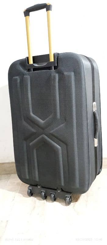 luggage bag/ suitcase band new 4