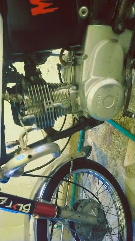 part's orejnel amazing condition Honda 125 2007model Peshawar namber 5