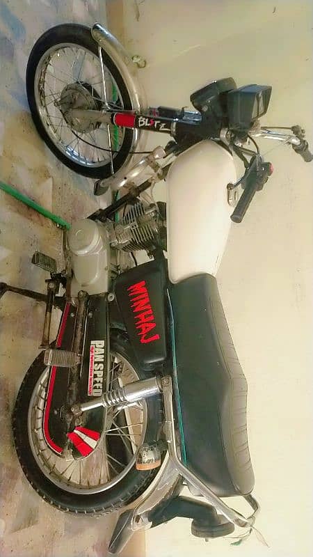 part's orejnel amazing condition Honda 125 2007model Peshawar namber 12