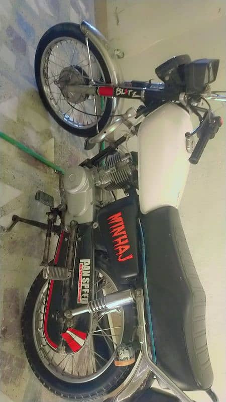 part's orejnel amazing condition Honda 125 2007model Peshawar namber 15