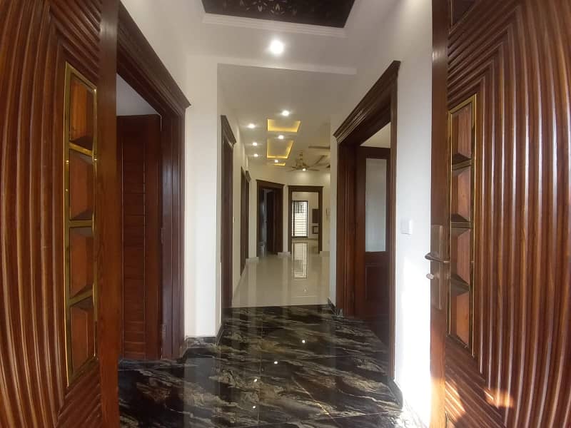 Tripple Storey 10 Marla House Available In Central Park - Block D For sale 2