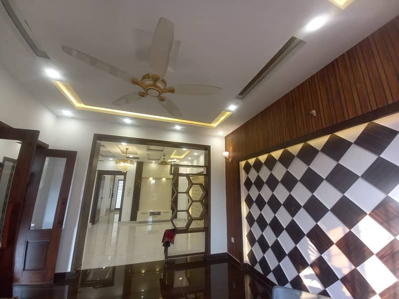 Tripple Storey 10 Marla House Available In Central Park - Block D For sale 5