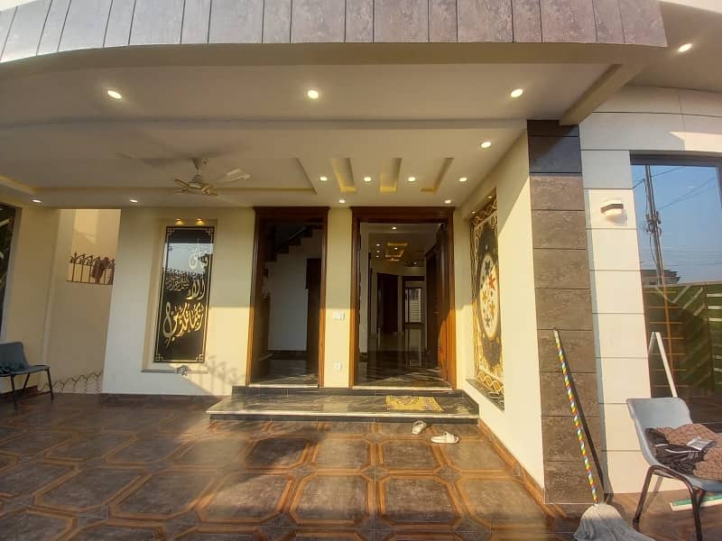 Tripple Storey 10 Marla House Available In Central Park - Block D For sale 7