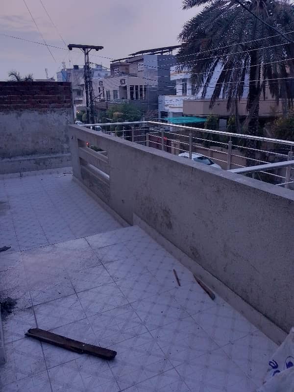 A Upper Portion Of 10 Marla In Johar Town Phase 1 - Block F 11