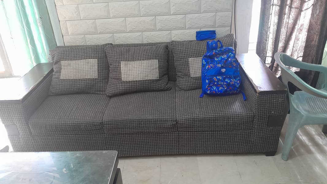 6 seaters sofa , R block Model Town, Lahore 1