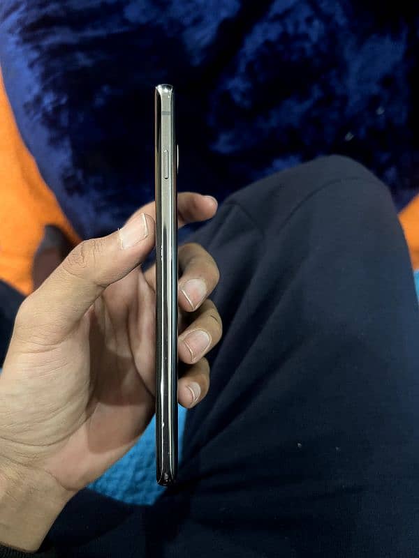 Samsung s10 dotted panel 2