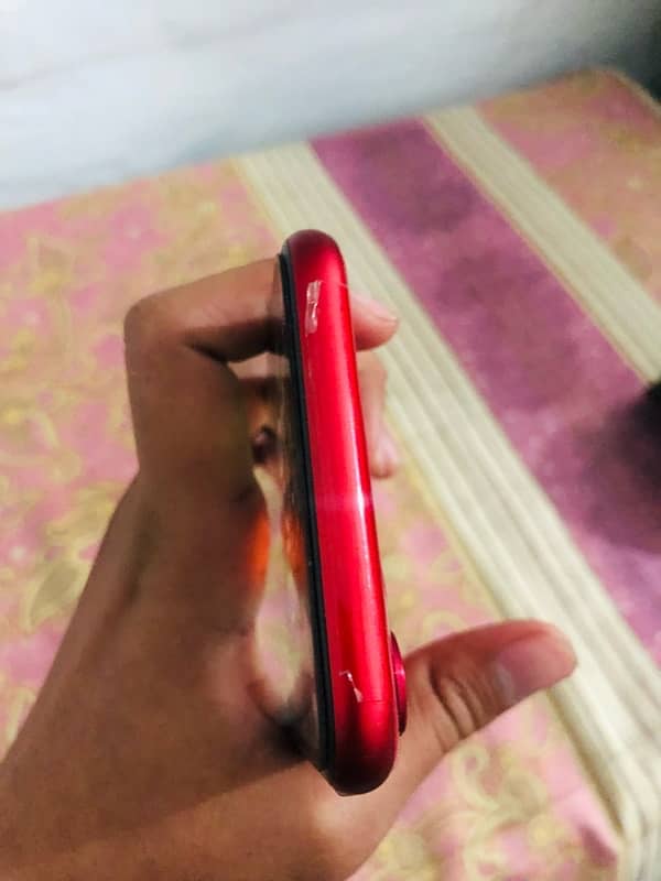 iPhone 11 selling 10/10 4