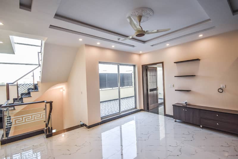 8 Marla Modern Design Spacious House for Sale in DHA Lahore 13