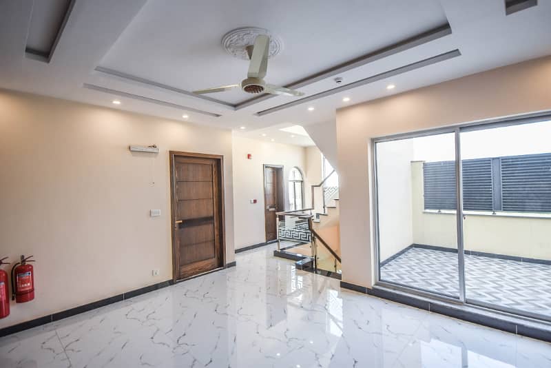 8 Marla Modern Design Spacious House for Sale in DHA Lahore 14