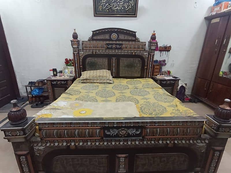 King size bed without Mattress 2