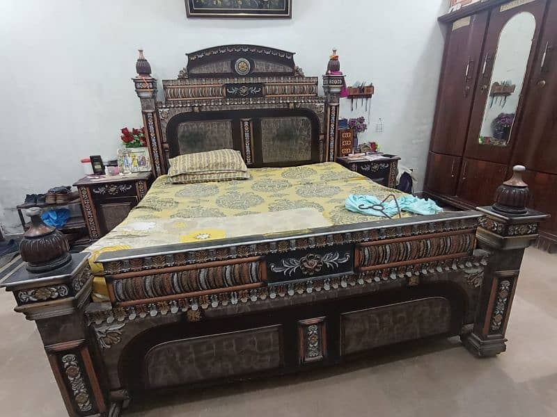 King size bed without Mattress 3