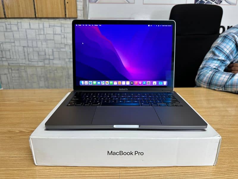 Macbook Pro M1, 13", (8/256) Complete Box 0