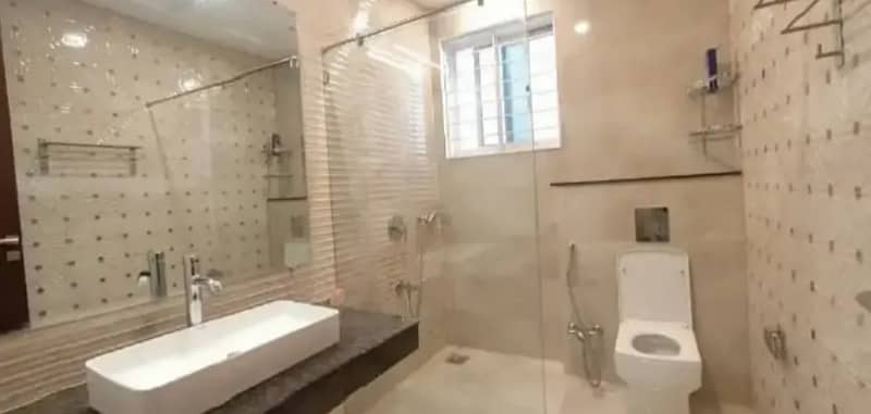 (1 Kanal)Beautiful Renovated Double Story House For Sale Sector G-11 11