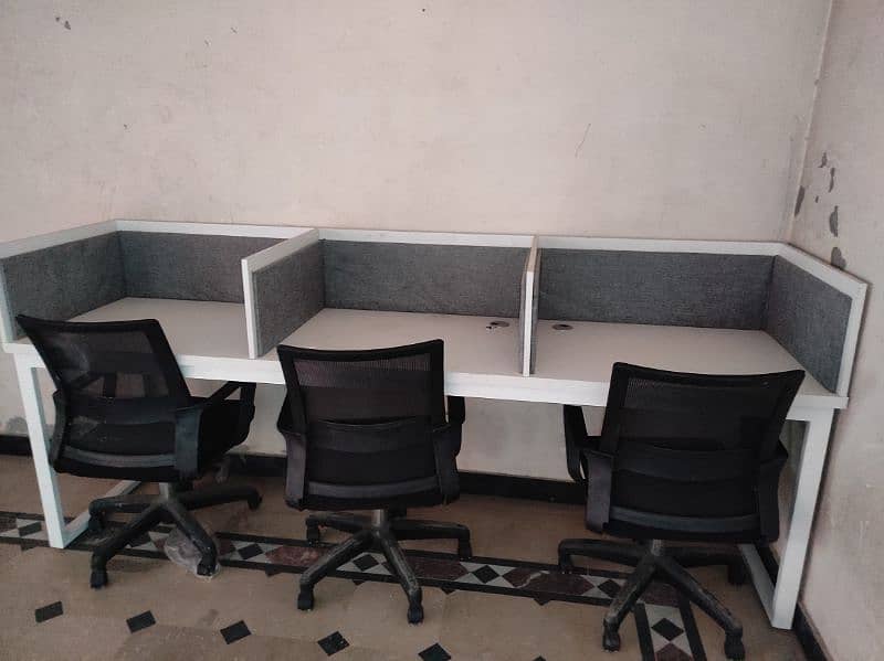 Urgently sell 5 work stations with chairs 0