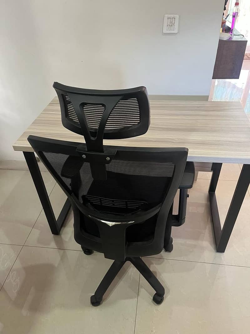 Ergonomic Office Chair & Durable Work Table – Excellent Condition 1