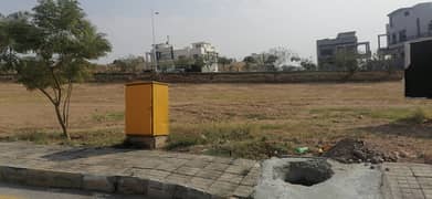 10 MARLA READY TO CONSTRUCT BOULEVARD BACK OPEN PLOT FOR SALE IN BLOCK I