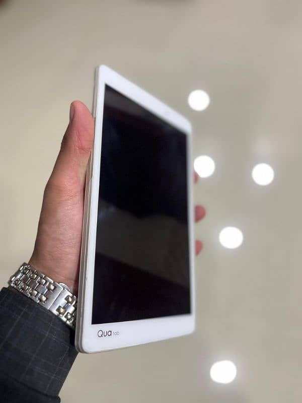 LG Qua Tab px 1